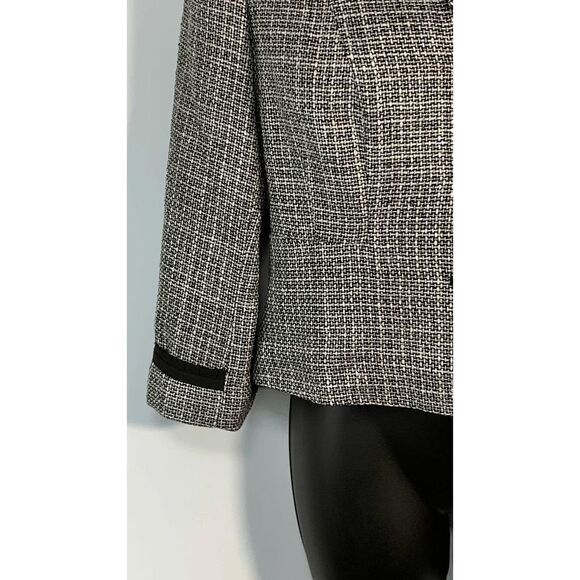 Cynthia Howie Women's Black Tweed Crop Silk Button Blazer Jacket Size Petite 4P - Picture 5 of 8